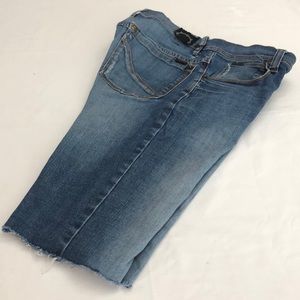 EMPRYE Sz 32 Slim Fit Raw Hem Denim Shorts